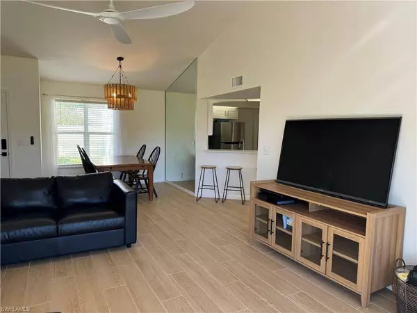 1599 Trafalgar LN #O-102, Naples, FL 34116