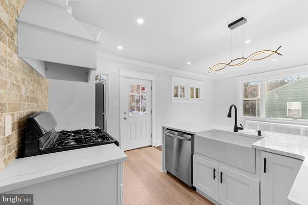16 W PALMER AVE, Collingswood, NJ 08108