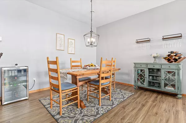 4887 Bivens CT #9706, Inver Grove Heights, MN 55076