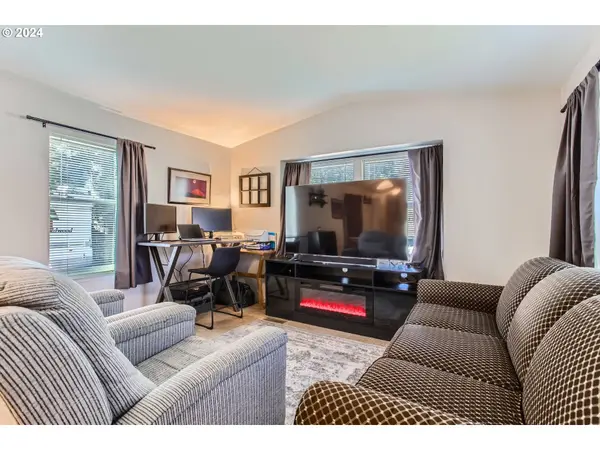 6823 SE MABEL AVE #1, Milwaukie, OR 97267