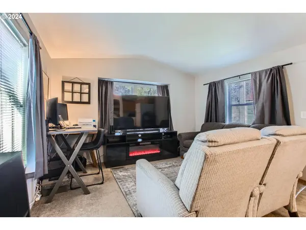 6823 SE MABEL AVE #1, Milwaukie, OR 97267