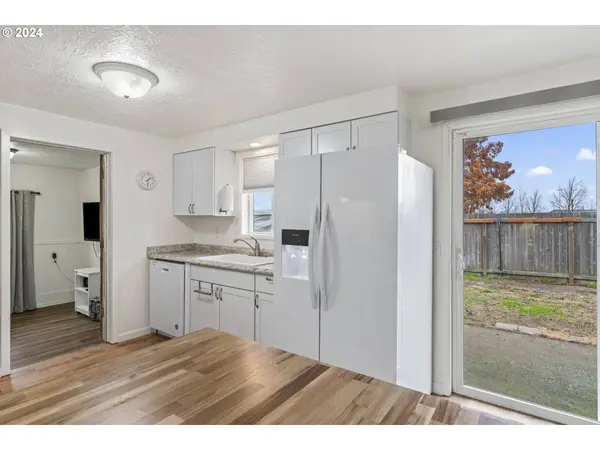 1232 1ST PL, Springfield, OR 97477