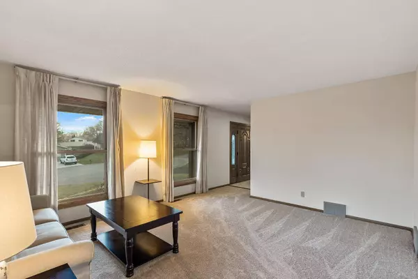 8616 Darnel RD, Eden Prairie, MN 55344