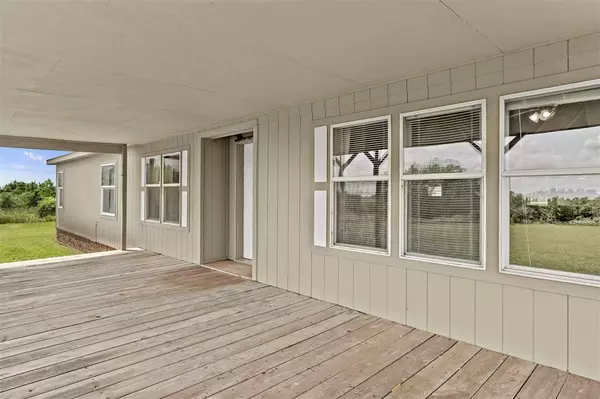 7605 E Donkey Ln, Marlow, OK 73055