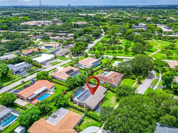 620 NW 73rd Ter, Plantation, FL 33317