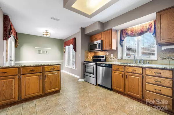 1623 12th ST NE, Hickory, NC 28601