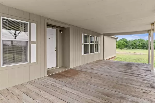 7605 E Donkey Ln, Marlow, OK 73055