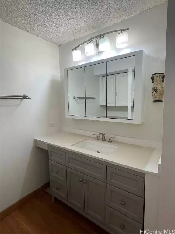 747 Amana ST #1601, Honolulu, HI 96814