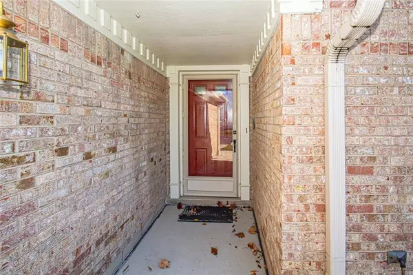 6700 Golf Green Drive, Dayton, OH 45459