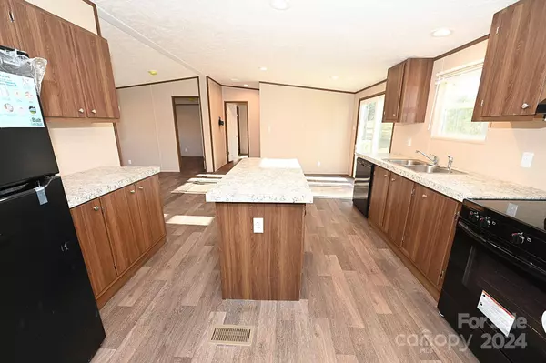 3789 Sagebrush DR, Lenoir, NC 28645