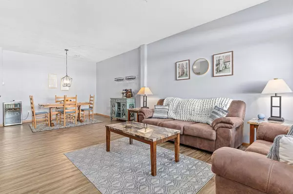 4887 Bivens CT #9706, Inver Grove Heights, MN 55076