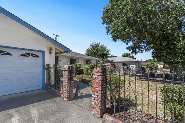 2110 Aaron WAY, Sacramento, CA 95822