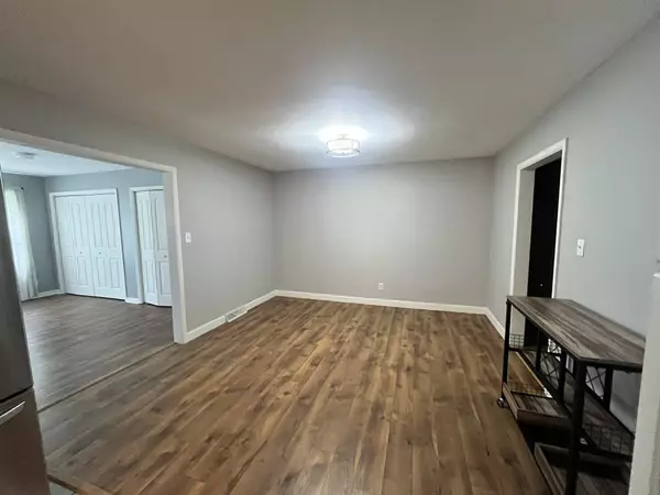 1313 Oakwood Trl, Indianapolis, IN 46260-4070