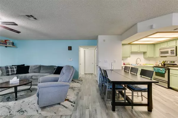 1104 Falconhead Lane #102, Las Vegas, NV 89128