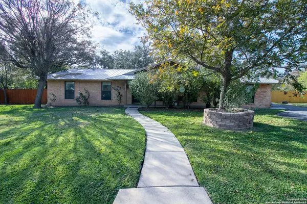 10530 ROCKING M TRL, Helotes, TX 78023-4034