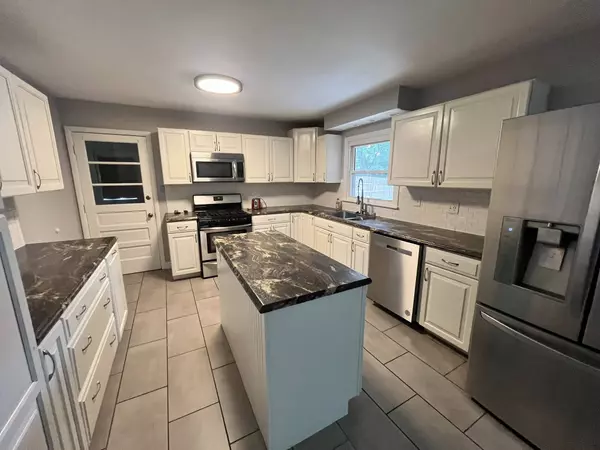 1313 Oakwood Trl, Indianapolis, IN 46260-4070