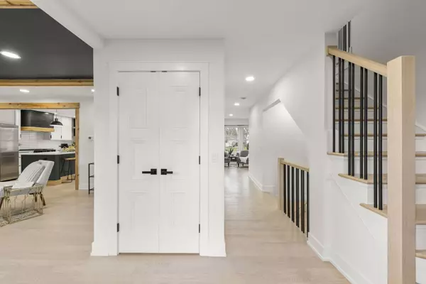 221 Olesen Drive, Naperville, IL 60540