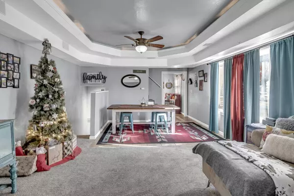 402 N Sumner St, Oxford, KS 67119