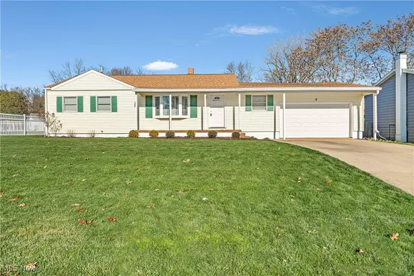 911 Penny ST SE, North Canton, OH 44720