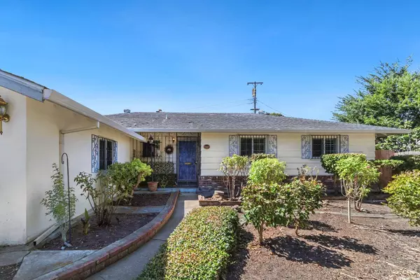 2110 Aaron WAY, Sacramento, CA 95822