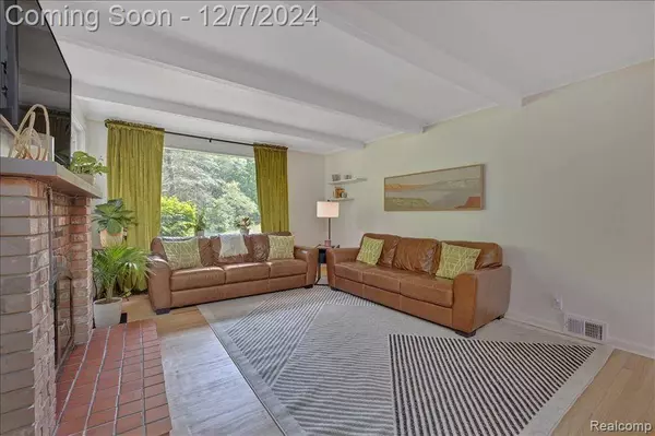 892 HEIGHTS Road, Lake Orion, MI 48362