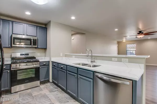 11528 W Stone Hearth Street, Marana, AZ 85658