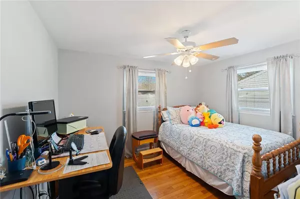 16 Fern DR, East Providence, RI 02916