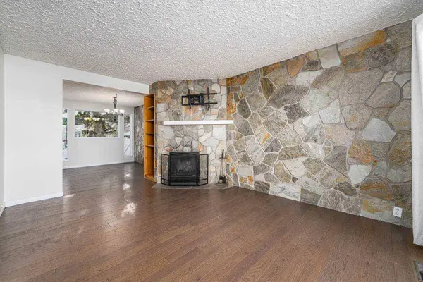 39 Strathclair Rise SW, Calgary, AB T3H 1G3