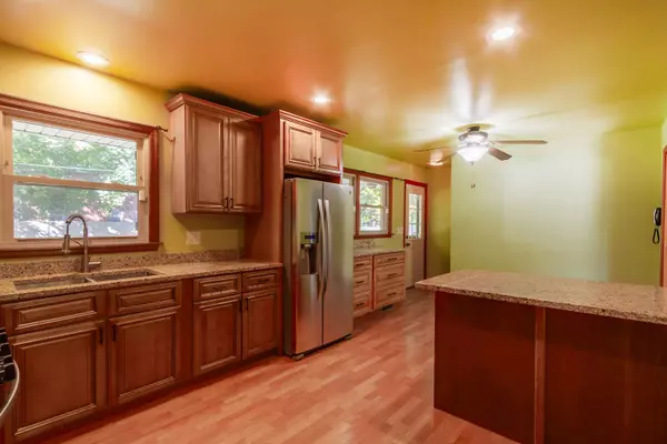 202 Simpson ST, Geneva, IL 60134