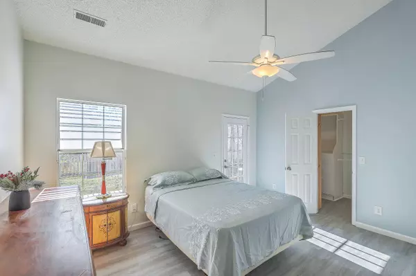 212 Windsor Mill Rd, Goose Creek, SC 29445