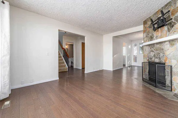 39 Strathclair Rise SW, Calgary, AB T3H 1G3