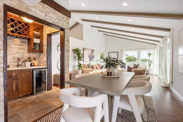 498 Hills Lane Dr, El Cajon, CA 92020