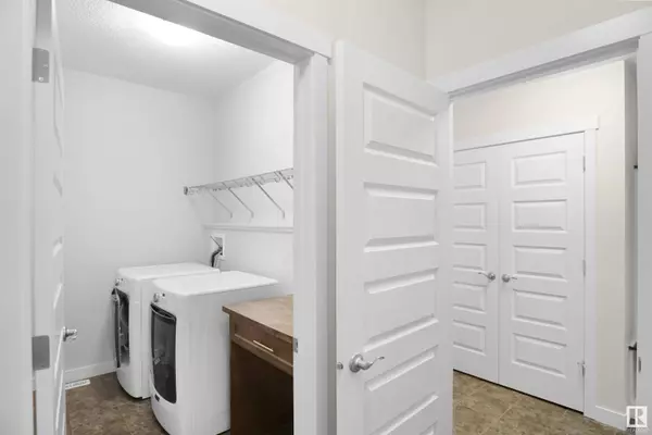 20519 97 AV NW, Edmonton, AB T5T 4V7