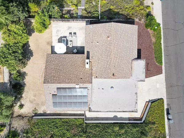 498 Hills Lane Dr, El Cajon, CA 92020