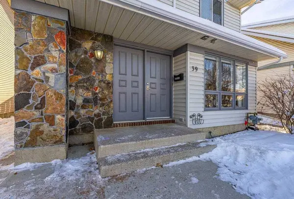 39 Strathclair Rise SW, Calgary, AB T3H 1G3