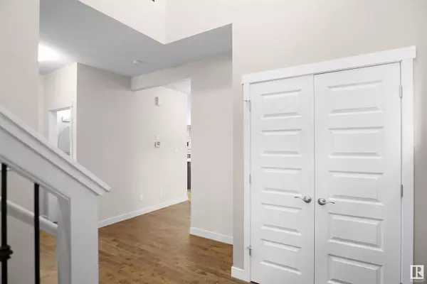 20519 97 AV NW, Edmonton, AB T5T 4V7