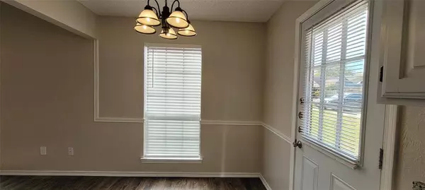 1711 Creekview Drive, Glenn Heights, TX 75154