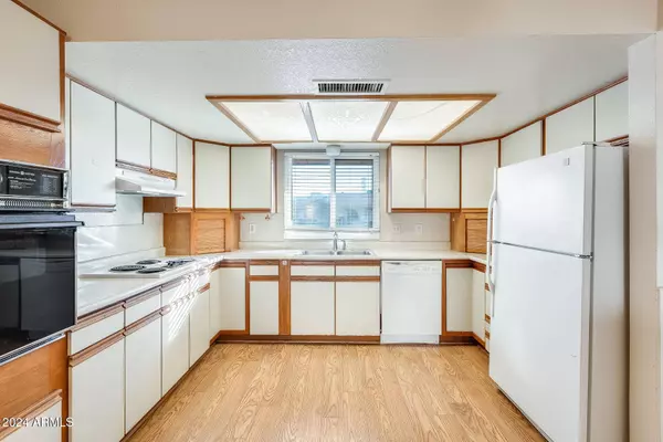 10542 W ECHO Lane, Peoria, AZ 85345