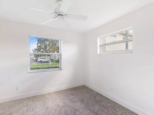 625 W Lake Jasmine CIR #101, Vero Beach, FL 32962