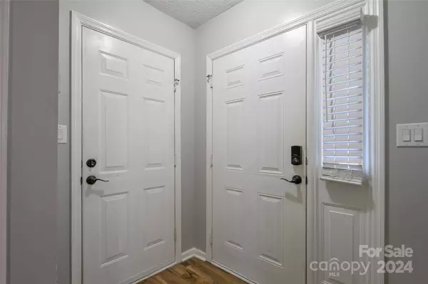 1730 Winnabow DR, Fayetteville, NC 28304