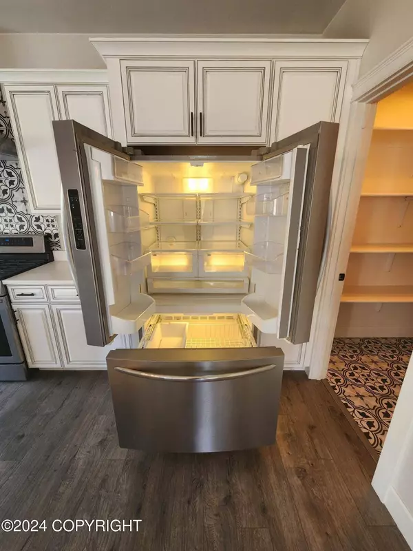 6585 W Beverly Hills CIR, Wasilla, AK 99623