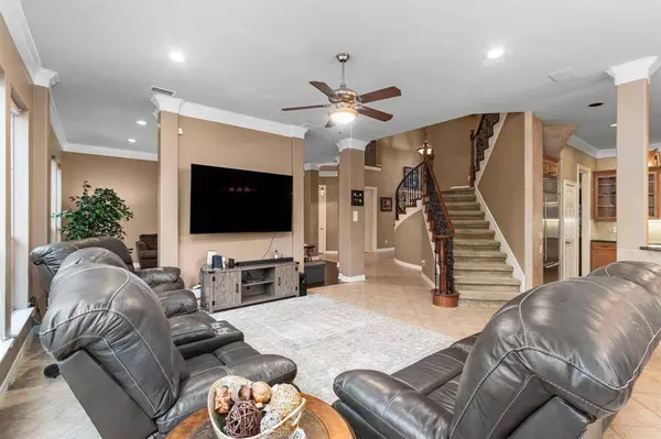 8111 Hollowhaven CT, Houston, TX 77095