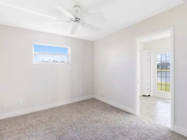 625 W Lake Jasmine CIR #101, Vero Beach, FL 32962