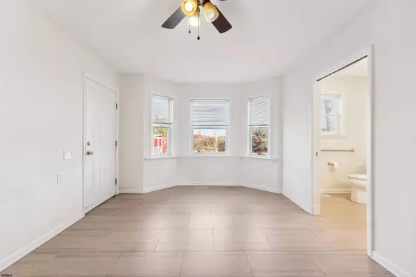 125 Meadowview Ave, Absecon, NJ 08201