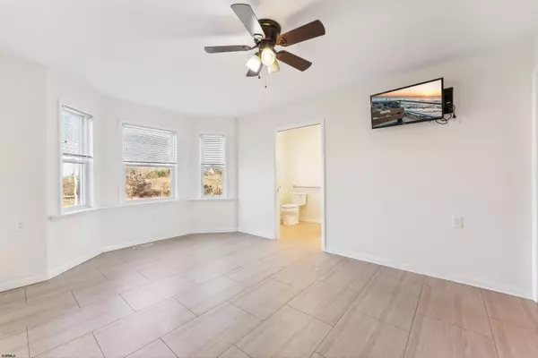 125 Meadowview Ave, Absecon, NJ 08201