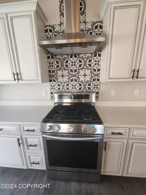 6585 W Beverly Hills CIR, Wasilla, AK 99623