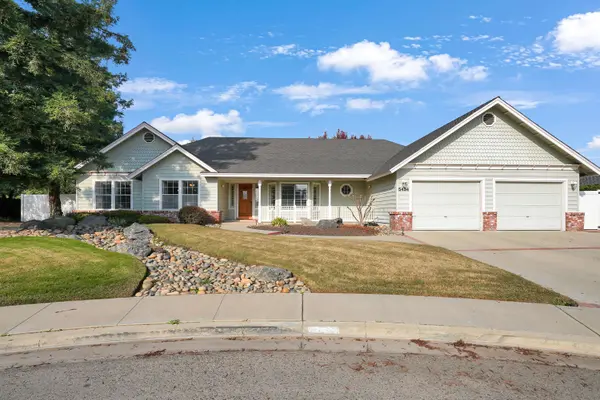 5434 W Cambridge Avenue, Visalia, CA 93277