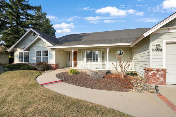 5434 W Cambridge Avenue, Visalia, CA 93277