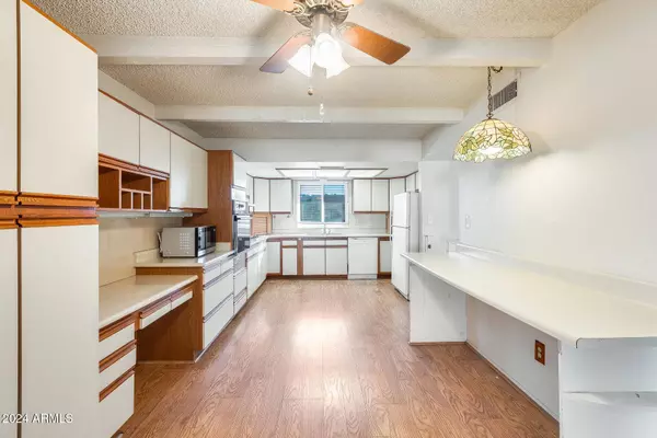 10542 W ECHO Lane, Peoria, AZ 85345