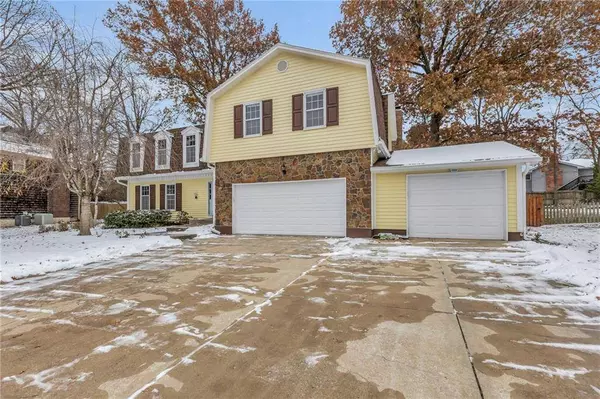 10813 W 52nd CIR, Shawnee, KS 66203